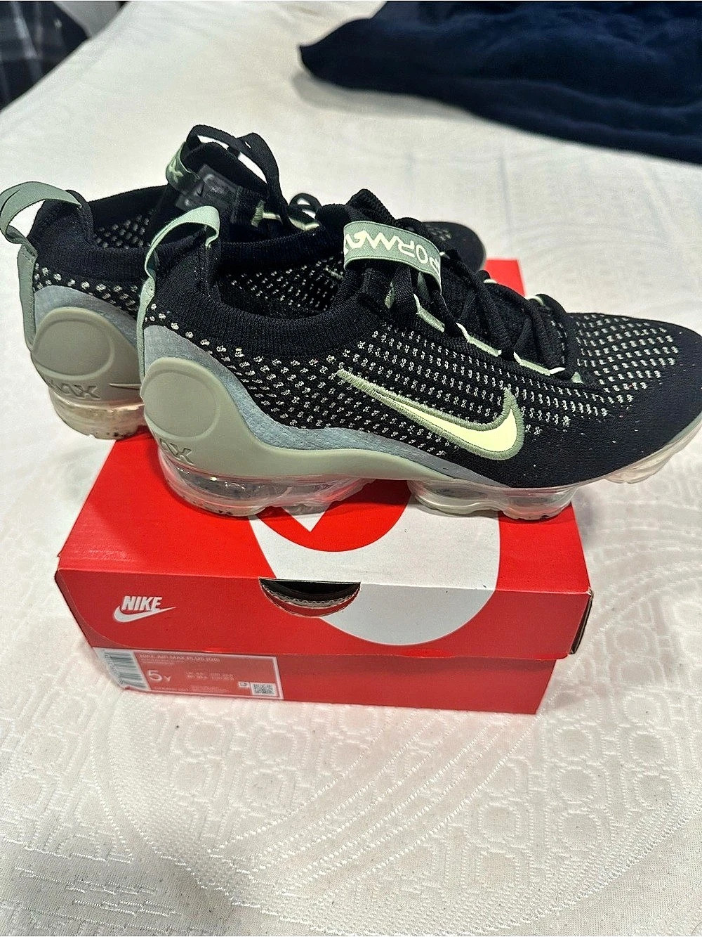 Nike Air VaporMax 2024 Flyknit Big Kids Sneakers Black & Green US 5Y